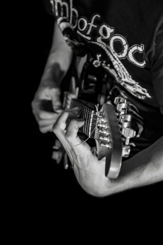 Anagoge gnostic black metal band temp Fotografía de una guitarra eléctrica